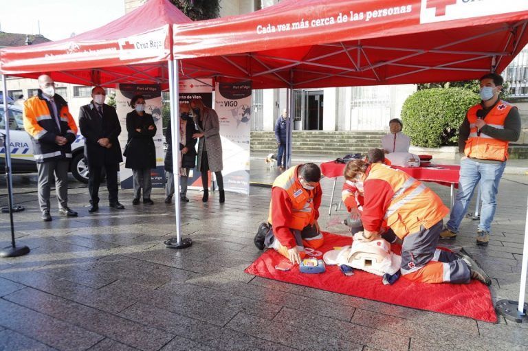 A inclusión de desfibriladores nos espazos laborais cun gran número de traballadores son fundamentais para asegurar unha intervención rápida e eficaz