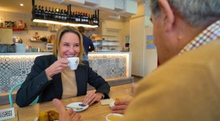 Marta Fernández-Tapias inicia la campaña con un vídeo en el que reúne a presidentes de distrito e  históricos del partido y apuesta por el cambio