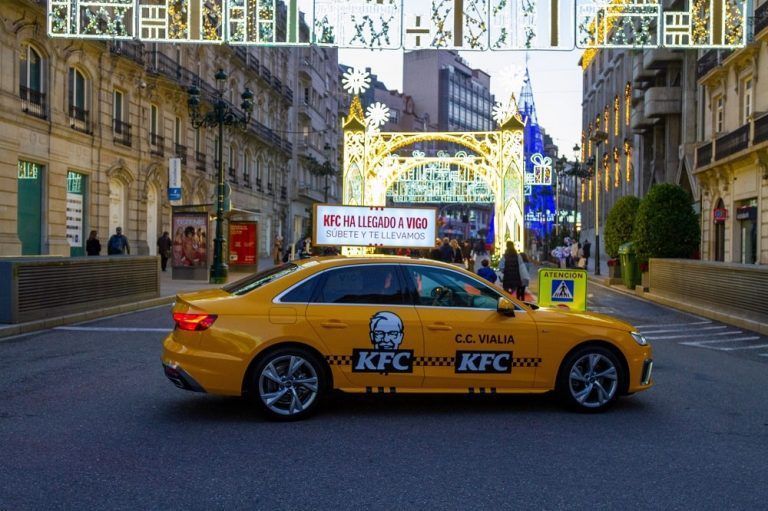 KFC acerca la ciudad a Nueva York a Vigo con su taxi neoyorquino