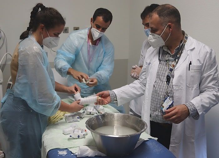 O Hospital Álvaro Cunqueiro ensina aos residentes  galegos o tratamento do pé zambo
