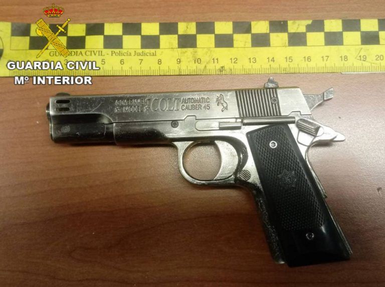 Tres detenidos en Ponteareas por realizar varios robos a punta de pistola