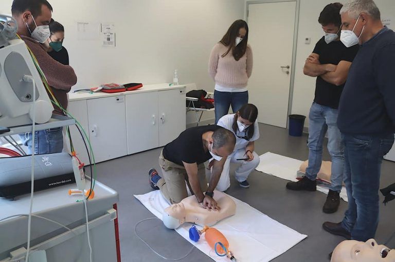 O Álvaro Cunqueiro ensina á Guardia Givil a «salvar vidas»