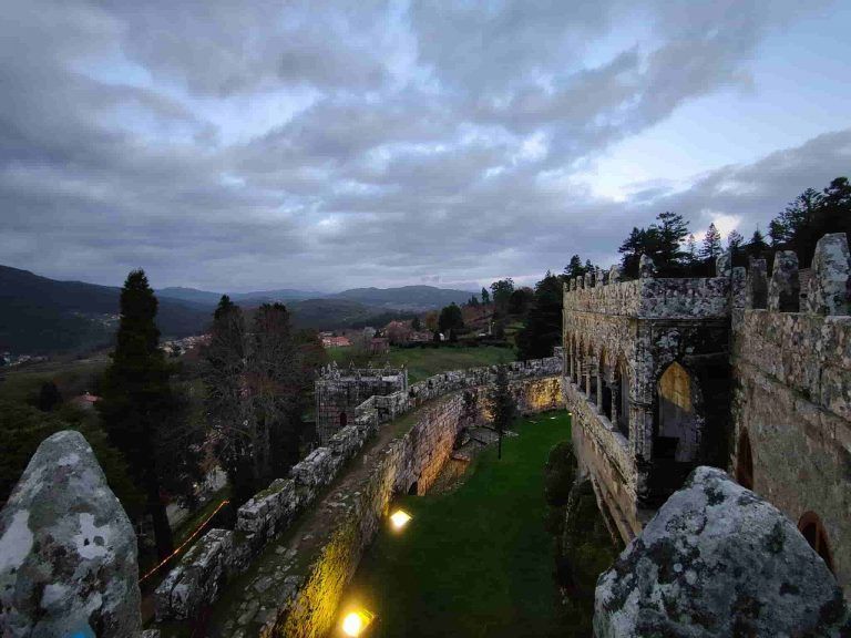 El Castillo de Soutomaior acoge actividades sobre la camelia con talleres, rutas y juegos interactivos