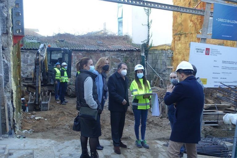 O alcalde visita as obras do futuro Centro de Formación Municipal no Casco Vello