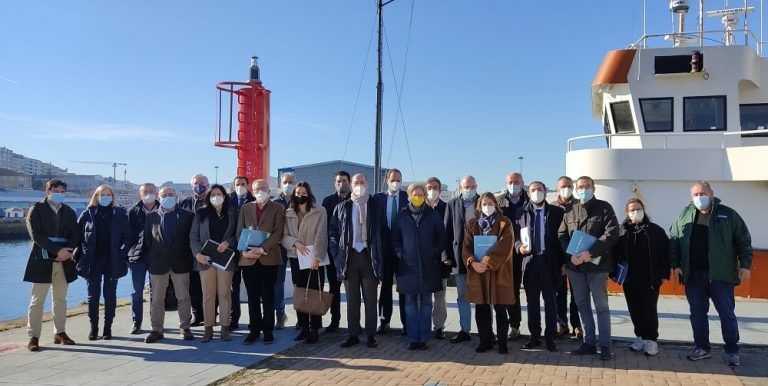 Cerca de una treintena de usuarios del puerto pesquero de Vigo hacen balance de año y analizan los retos y objetivos de cara a 2022