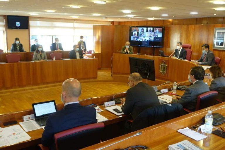 El «fascismo» llega al pleno de Vigo por preguntar por el caso del ‘enchufe’ de la cuñada de Carmela Silva
