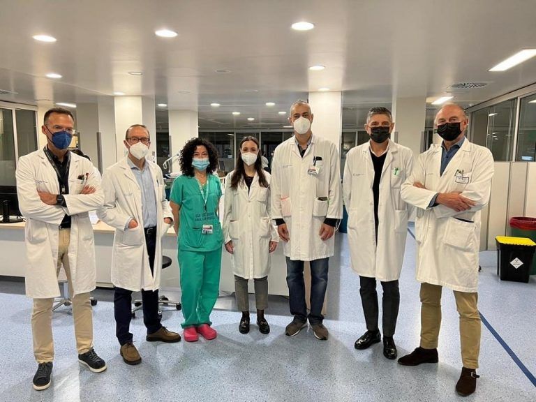 Cinco servizos cirúrxicos colaboran nunha intervención de alta complexidade en Vigo