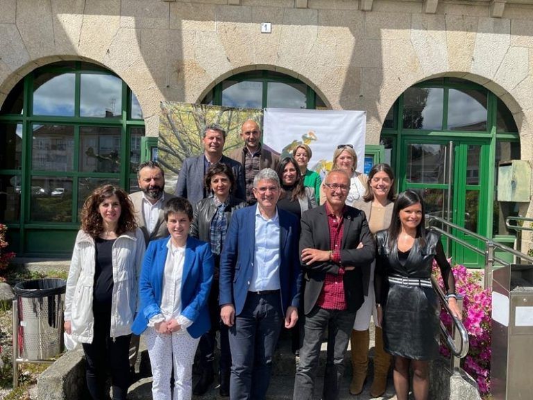 A alcaldesa de Mos dálle o relevo como novo representante institucional do Xeodestino ao rexedor de Nigrán