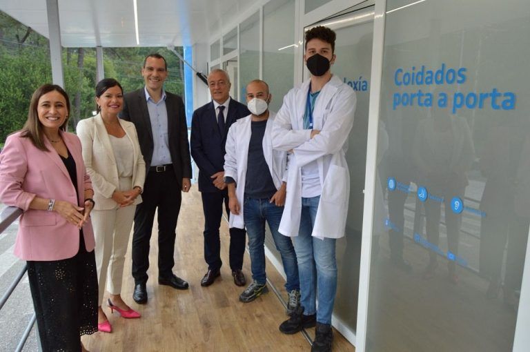 El programa de Cuidados Porta a Porta de la Xunta llega a Mos para ofrecer servicios de audiología, podología y estimulación de la memoria a los mayores