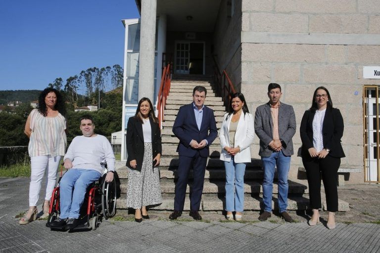 Román Rodríguez se refiere a la reforma integral de la biblioteca municipal de Mos como ejemplo del impulso a los servicios culturales de proximidad