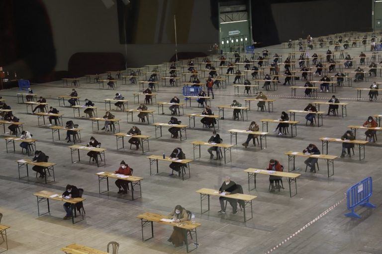 El porcentaje de participación en las pruebas de la OPE del Sergas que se celebran hoy supera el 78%