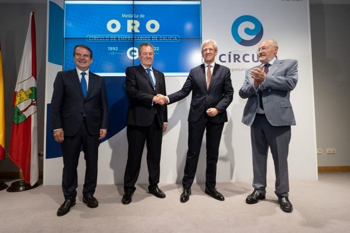 150722 medalla oro circulo empresarios Alfonso Rueda-min