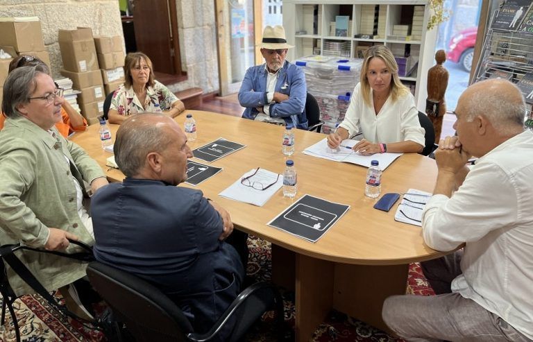 Fernández-Tapias celebra la creación de la asociación cultural Évame para conmemorar el centenario del nacimiento de Carlos Oroza