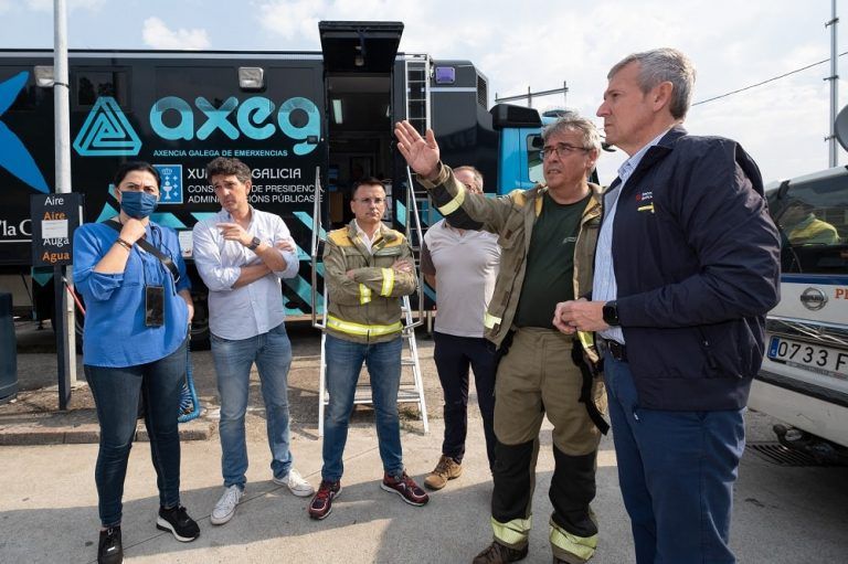 Rueda garantiza que la Xunta trabaja con todos los efectivos y medios disponibles para controlar los incendios y agradece la labor de los equipos de extinción