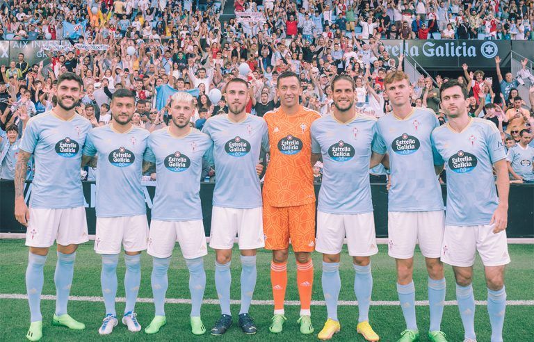 Los fichajes del RC Celta se presentaron en Balaídos ante 5.000 aficionados