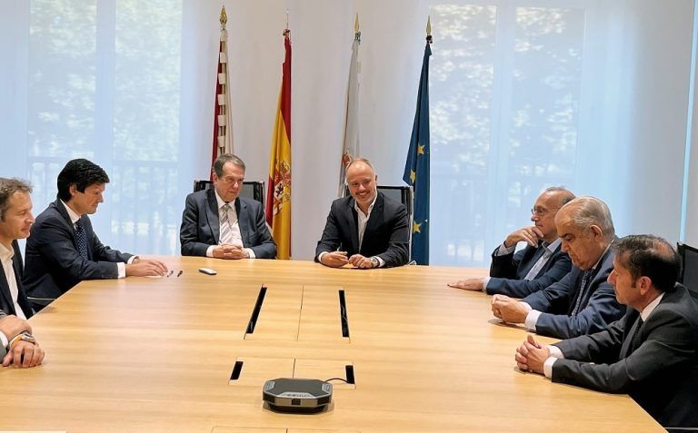 Nace SPARC, el centro de producción de semiconductores fotónicos de Vigo, con la firma notarial en Zona Franca