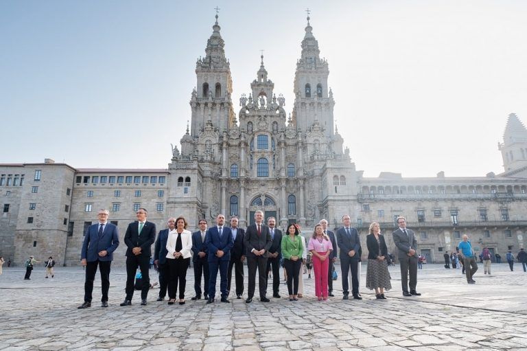 Rueda recibe a la ministra de Sanidad y al resto de participantes del Consejo Interterritorial del Sistema Nacional de Salud