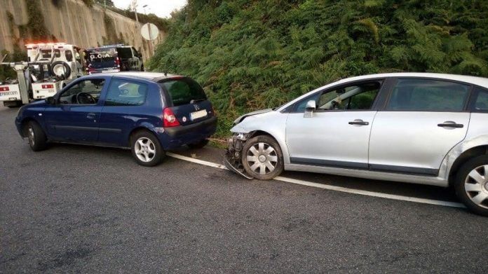 accidente trafico coche colision policia local-min
