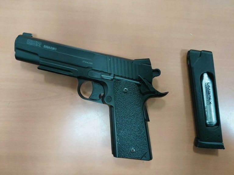 Detenido por retener y amenazar con una pistola a una prostituta en la calle Medoña