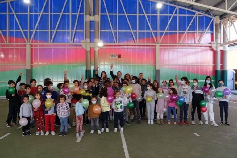O Concello licita a cubrición do patio do CEIP Frián-Teis