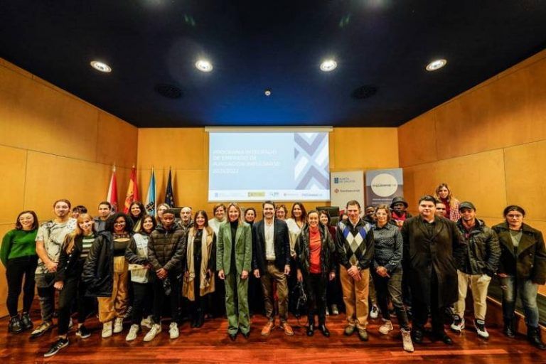 Fernández-Tapias entrega los diplomas del Programa Integrado de Emprego de la Fundación Impulsarse