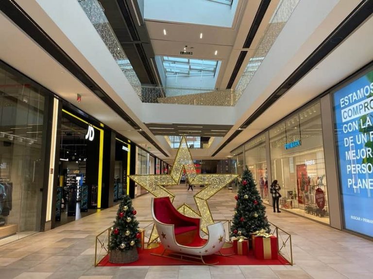 Solidaridad, artesanía y talento emergente, protagonistas en la navidad de Vialia Vigo