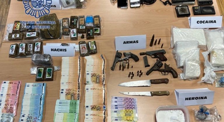 Detenido en Vigo con 3 kilos de cocaína, 3,5 kilos de hachís y varias armas