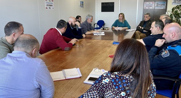 Tapias: «He venido a hacer lo que no hace el Gobierno socialista de Vigo, escuchar los problemas del Comité de personal»