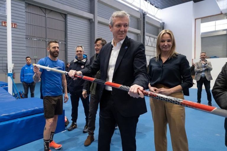 Rueda destaca que la nueva pista de atletismo de Ifevi contribuirá a que el deporte gallego siga sumando éxitos