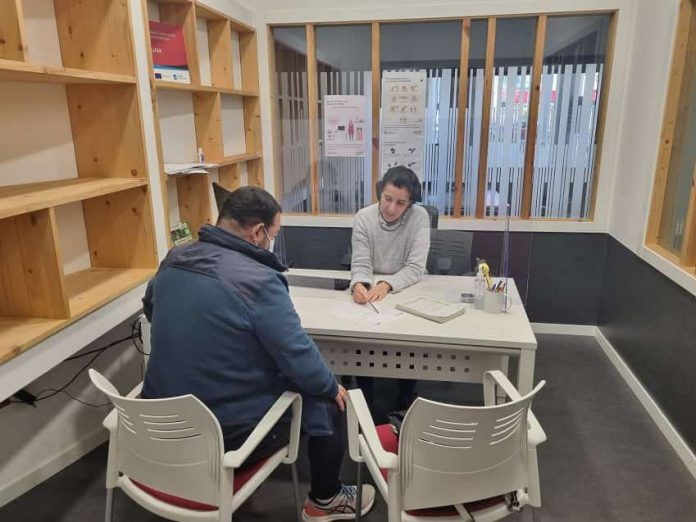 Orientadora laboral de COGAMI en Vigo-min