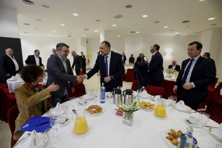 El conselleiro de Sanidade destaca las inversiones potentes, planificadas y coherentes de la Xunta en los hospitales y centros de salud públicos de la provincia de Pontevedra