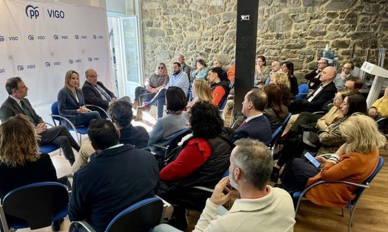 Tapias anuncia un complemento municipal a las becas Erasmus y la extensión del programa “Vigo en Inglés” a los estudiantes de bachillerato