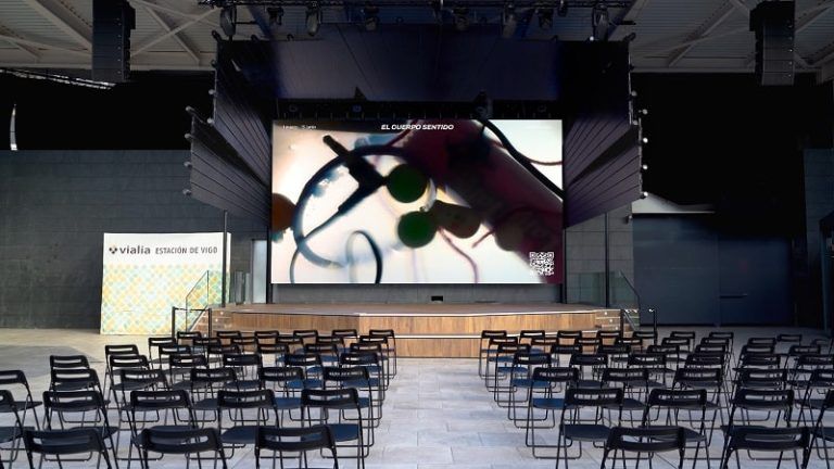 Vialia Vigo acoge la exposición universitaria de arte digital «El cuerpo sentido»
