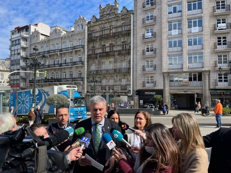 El PP de Vigo denuncia que el Gobierno local socialista cruza una línea roja al censurar la imagen de la candidata Marta Fernández-Tapias
