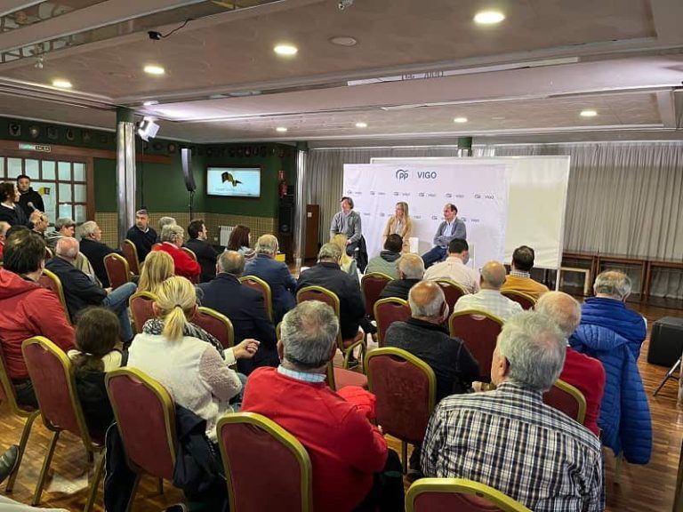 Tapias se compromete a aprobar un plan de inversiones para las infraestructuras deportivas municipales