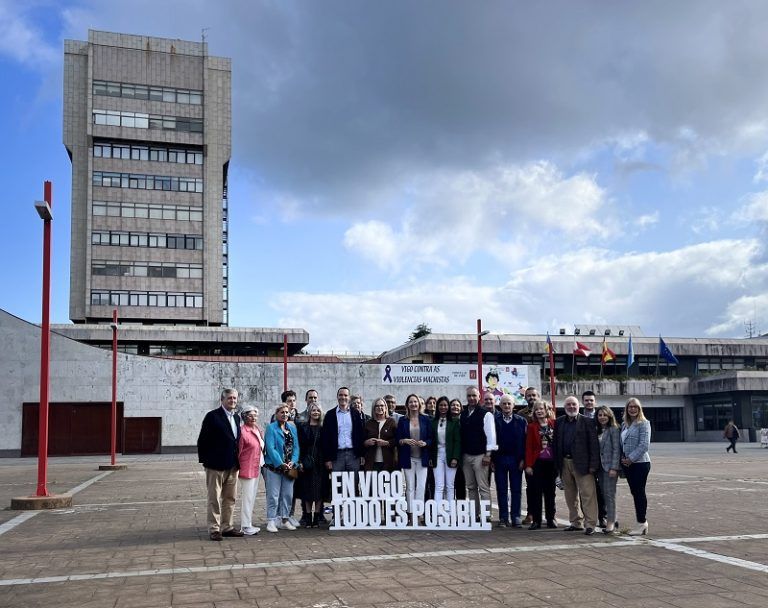 Tapias arranca la campaña en la Praza do Rei: “Aquí empezamos y aquí acabaremos, somos la única alternativa a 16 años de socialismo en Vigo” 