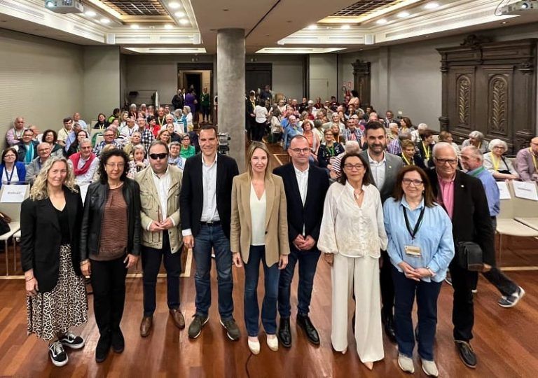 Fernández-Tapias reafirma el apoyo de la Xunta a los colectivos de personas sordas en la busca de una «vida activa saludable» y de la «igualdad de oportunidades»
