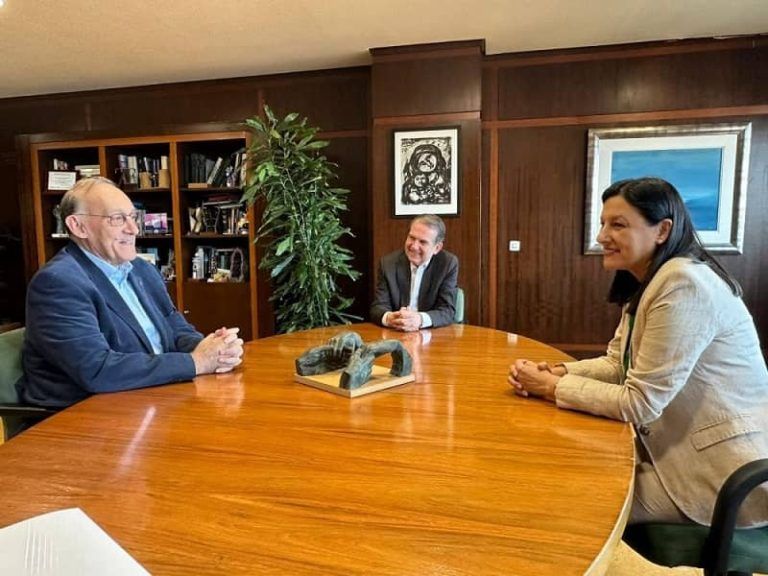 Concello y Universidade de Vigo se reúnen para abordar el traspaso del edificio ETEA Siemens