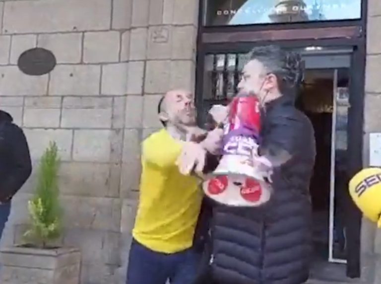 La Audiencia confirma la absolución del alcalde de Ourense del delito leve de maltrato que le imputaban por empujar a una manifestante