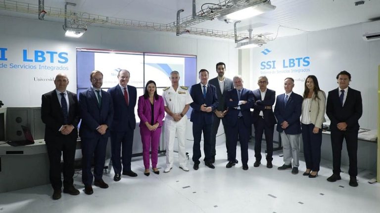 O almirante xefe do Estado Maior da Armada visita o SSI, un sistema creado por Navantia e UVigo para converter os barcos en plataformas intelixentes
