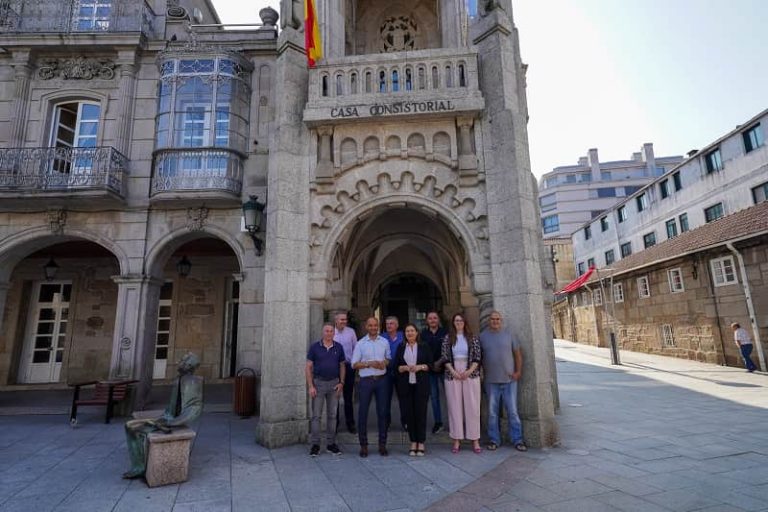 La delegada de la Xunta mantiene un encuentro de trabajo con el alcalde de O Porriño
