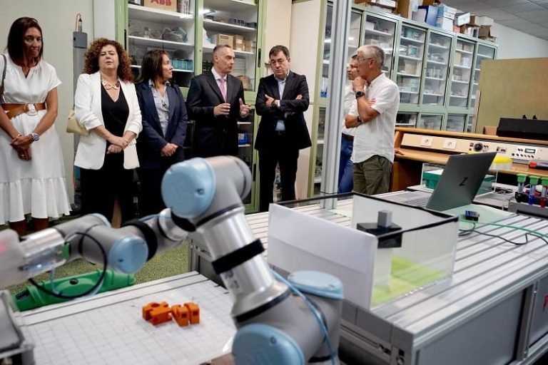 La Xunta y Stellantis colaboran en la puesta en marcha de tres proyectos de FP Dual con casi 40 plazas en Vigo