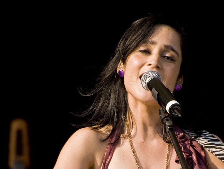La terraza del Mar de Vigo se llenará el sábado para disfrutar de Julieta Venegas