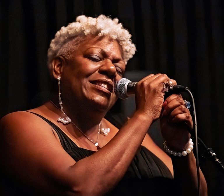 Regresa a Vigo la nueva reina de Soul americano ‘Tia Carroll’