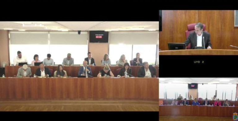 Carmela Silva abandona el pleno de Vigo antes de la moción sobre su «pataleta» por el edificio de la Diputación