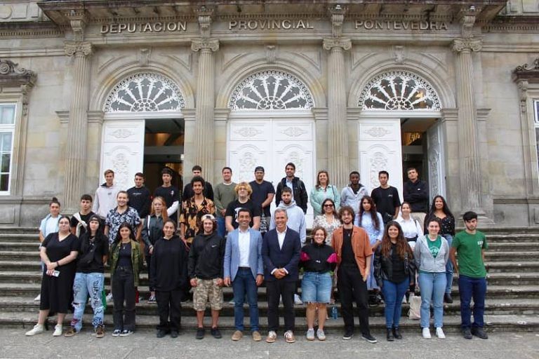Luis López recibe os mozos que comezarán en outubro as súas prácticas no estranxeiro no marco do programa “Erasmus+ 2022”