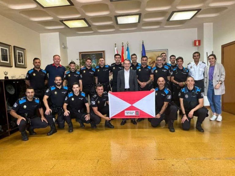 O alcalde saúda os axentes da Policía Local que participarán no «European Police & Fire Games 2023»