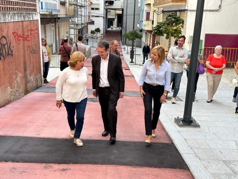 O Concello mellora a rúa Tercio de Afora cun novo vial e equipamentos