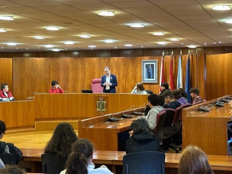 O alumnado do IES República Oriental do Uruguai visita o Concello
