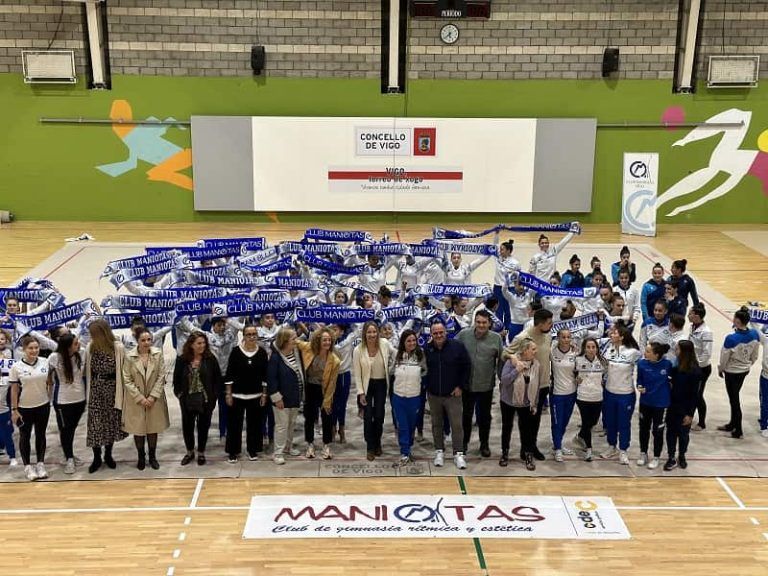 Tapias asiste no Pavillón das Travesas á presentación dos equipos competitivos do Club Maniotas para o ano 2024